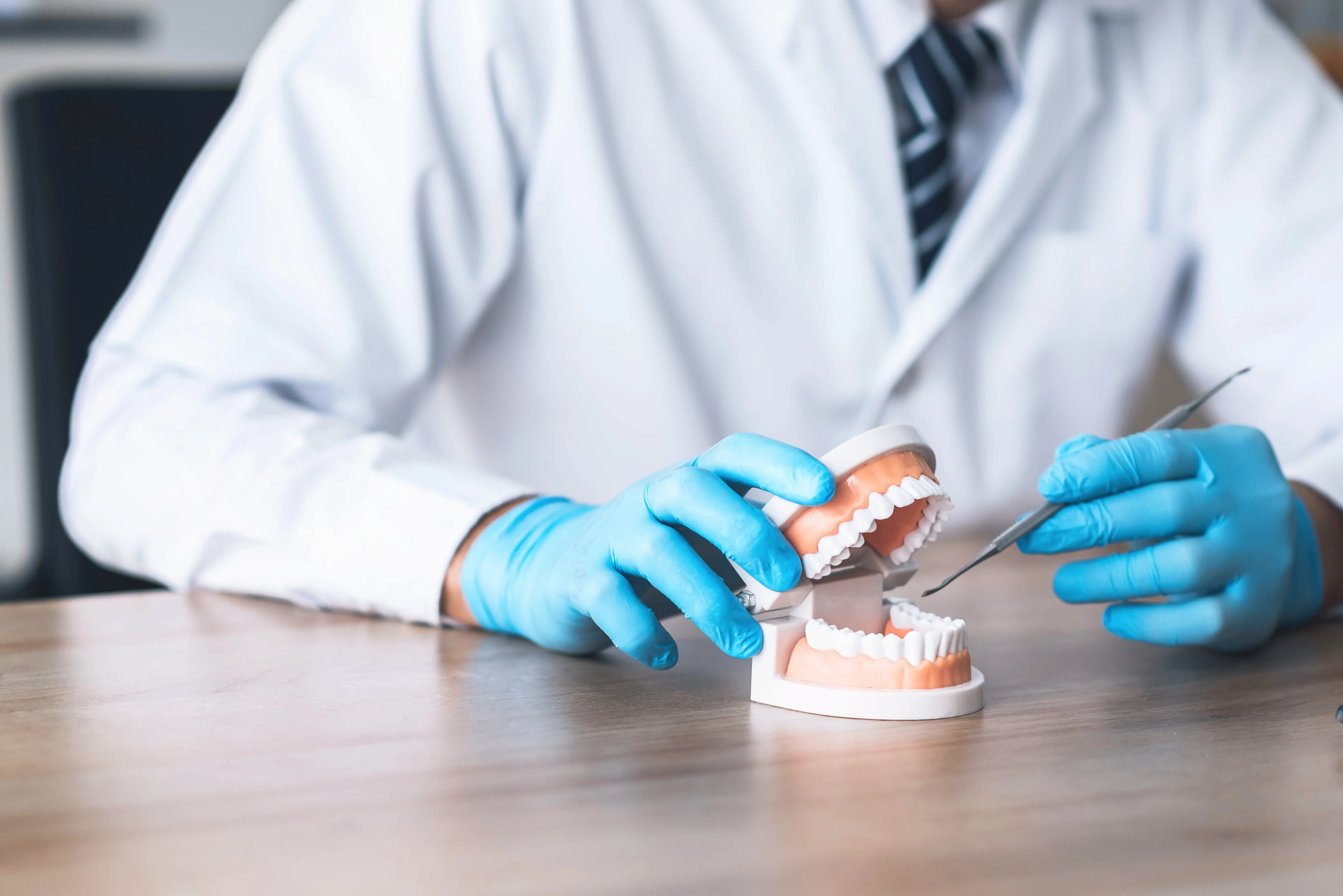 Orthodontist_vs_General_Dentist_-_Who_Should_Handle_Your_Orthodontic_Treatment-min